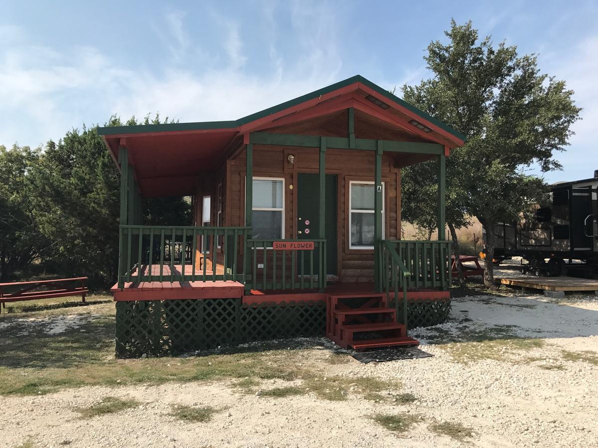 Top Of The Hill Rv Resort & Cabins Waring Buitenkant foto