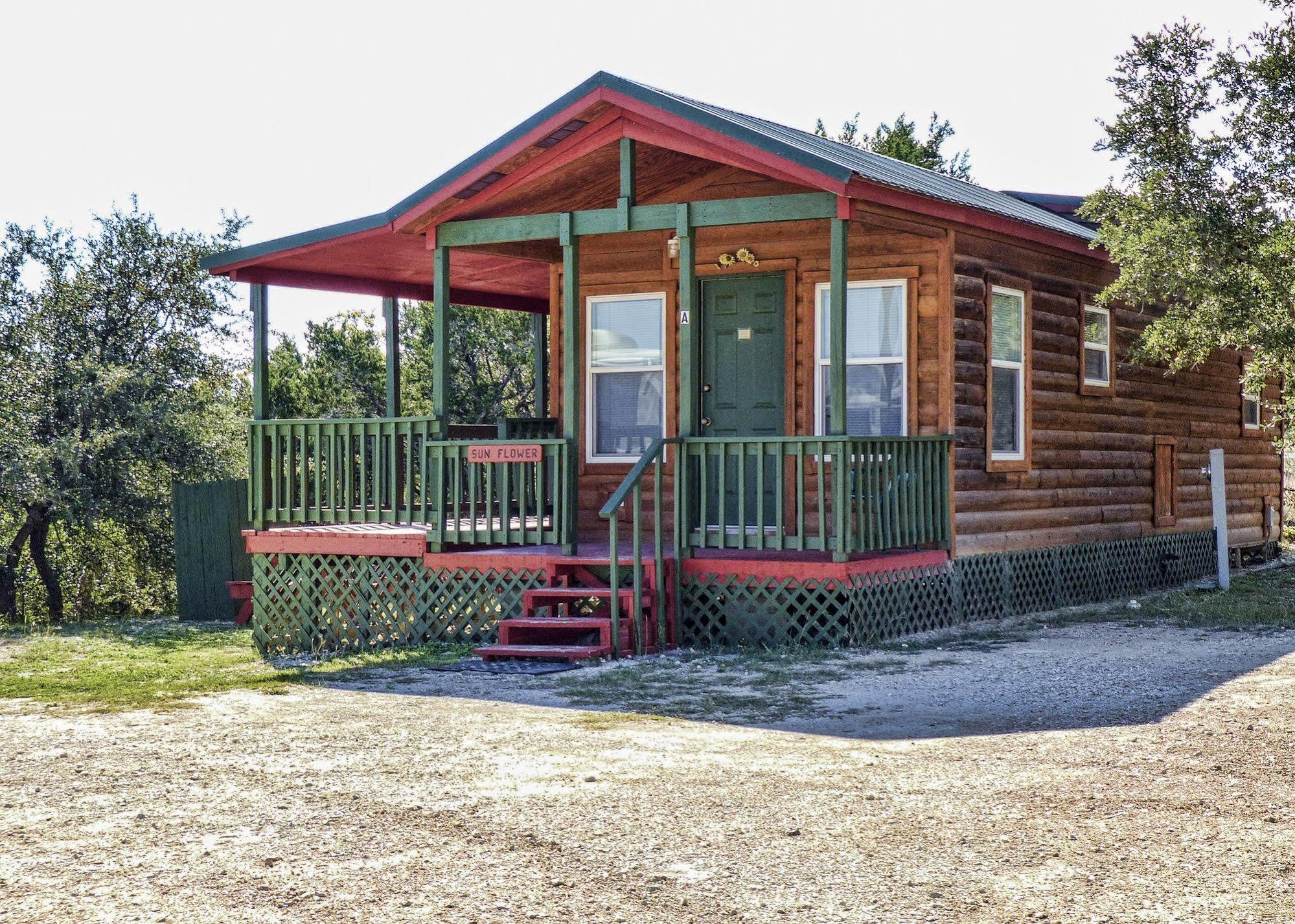 Top Of The Hill Rv Resort & Cabins Waring Buitenkant foto